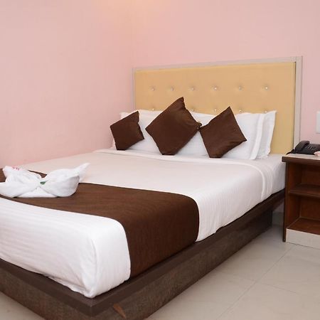 Sai Leela Grand Hotel Mumbai Exterior photo