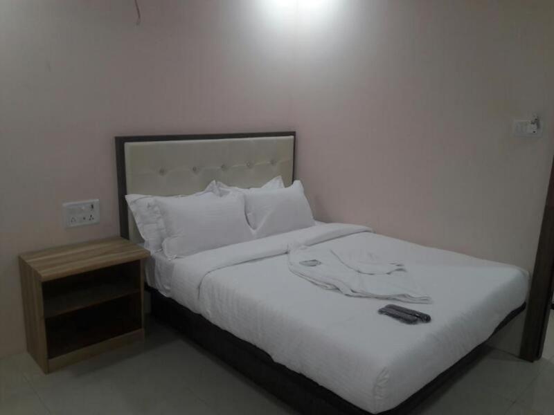 Sai Leela Grand Hotel Mumbai Exterior photo