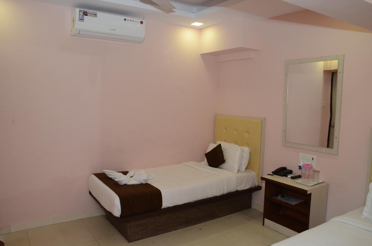Sai Leela Grand Hotel Mumbai Exterior photo
